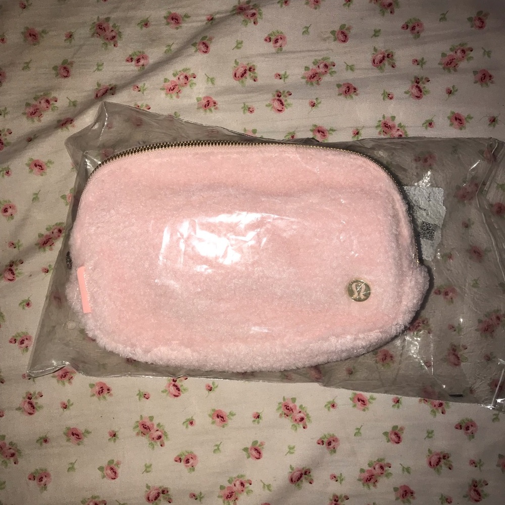 Lululemon Fleece Belt bag in Pink